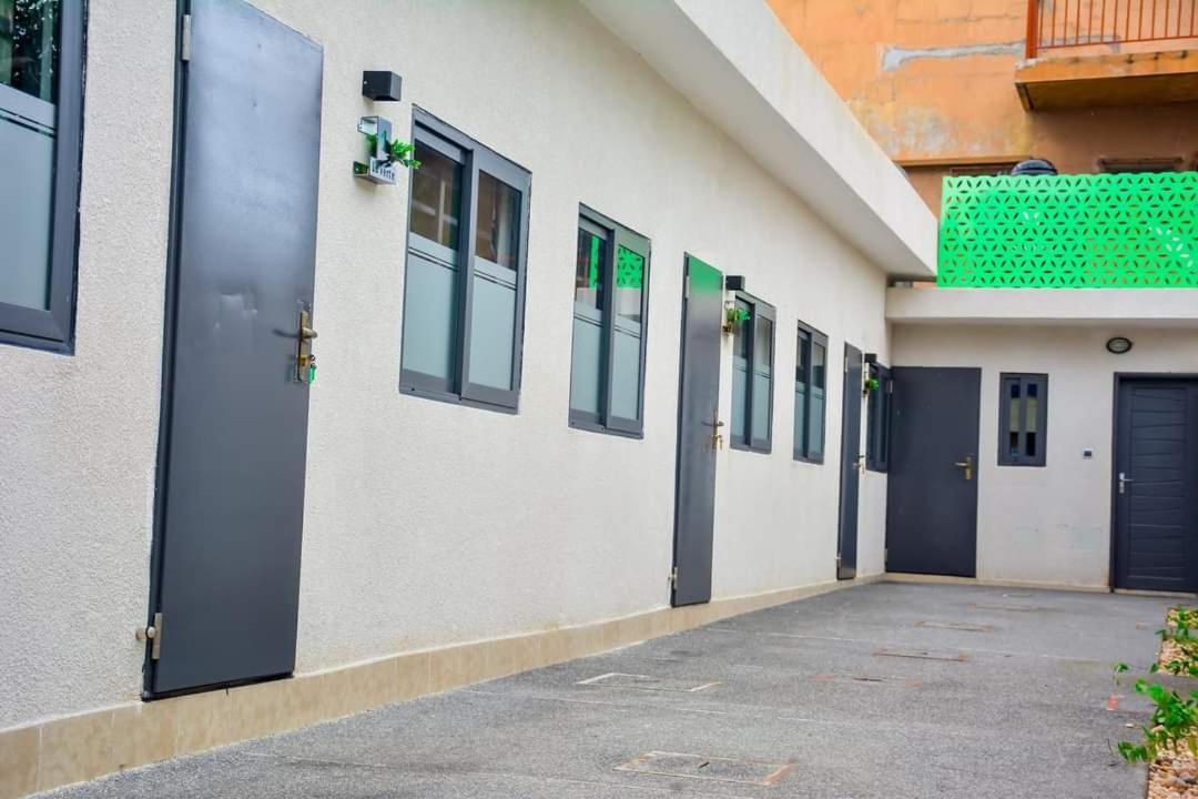 Klik Klak Appart Hotel Cotonou Exterior photo